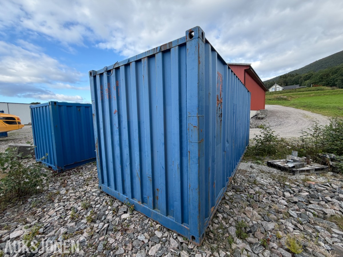 20 fots lagercontainer med VA-materiell, rørdeler og diverse anleggsutstyr