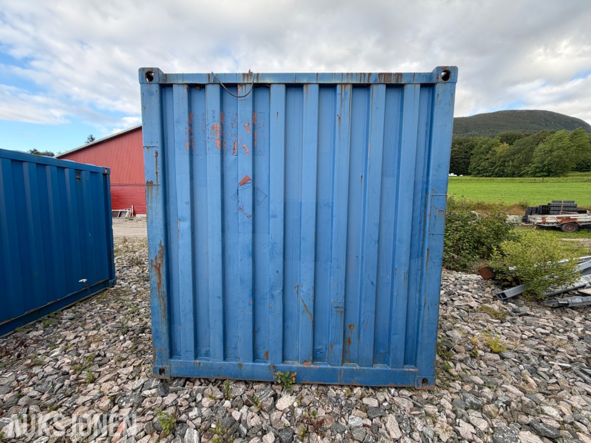 20 fots lagercontainer med VA-materiell, rørdeler og diverse anleggsutstyr