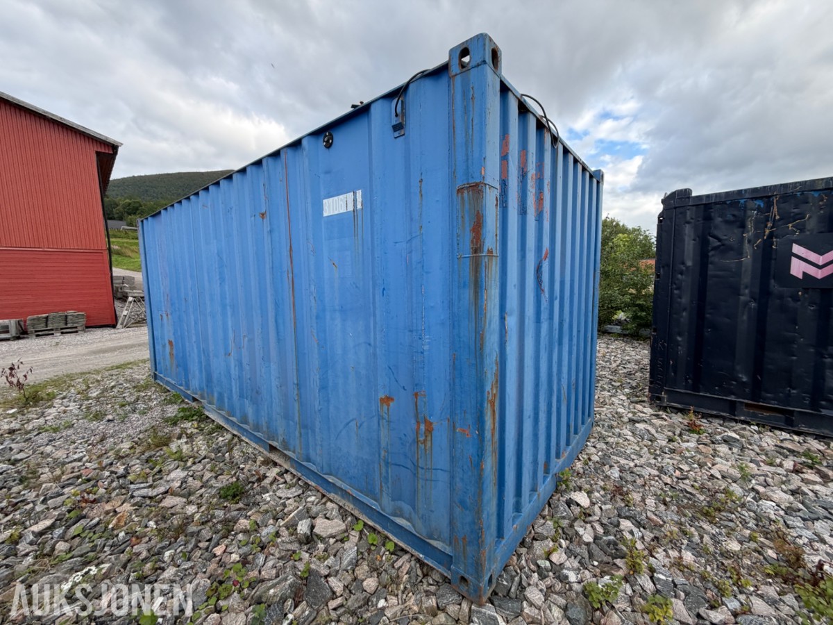 20 fots lagercontainer med VA-materiell, rørdeler og diverse anleggsutstyr