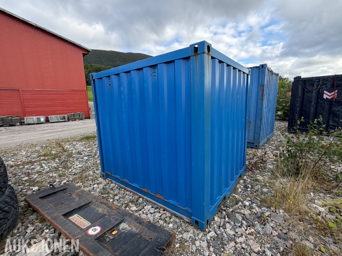 10 fots miljøcontainer med oppsamlingsgulv og diverse innhold
