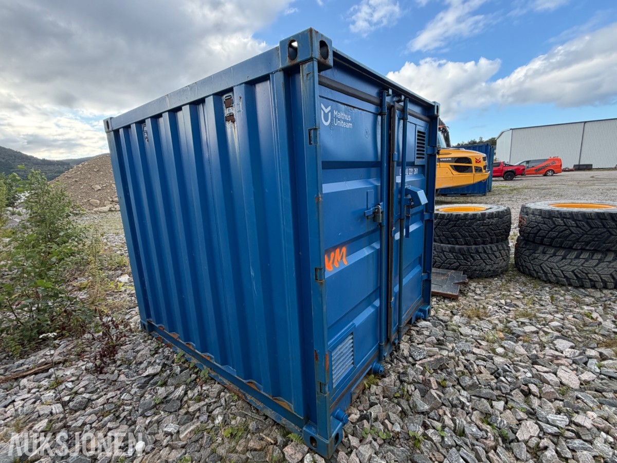 10 fots miljøcontainer med oppsamlingsgulv og diverse innhold