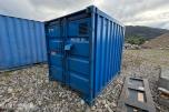 10 fots miljøcontainer med oppsamlingsgulv og diverse innhold