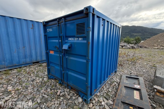 10 fots miljøcontainer med oppsamlingsgulv og diverse innhold