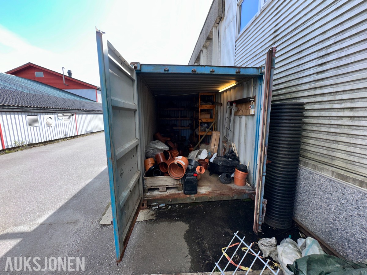20 fots lagercontainer med hyller og elektrisk opplegg