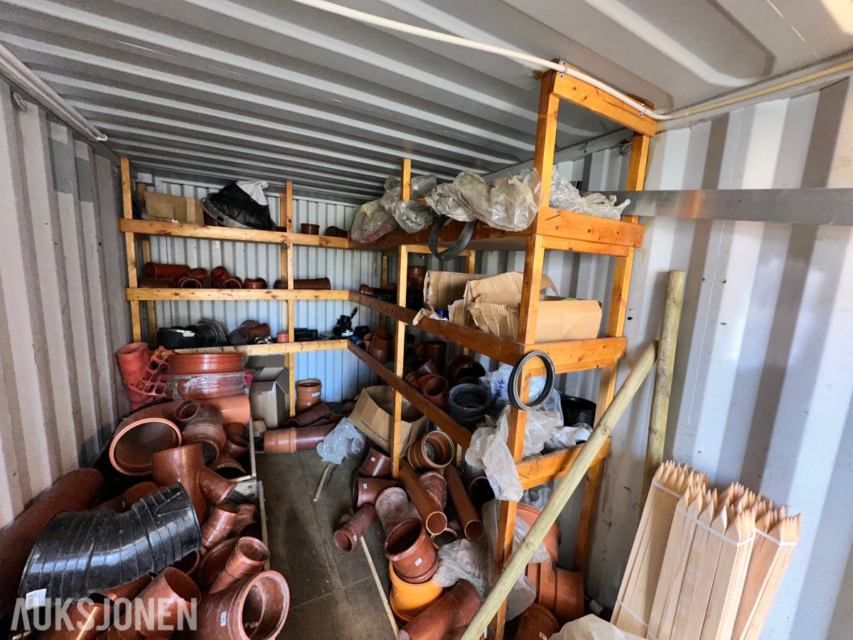 20 fots lagercontainer med hyller og elektrisk opplegg