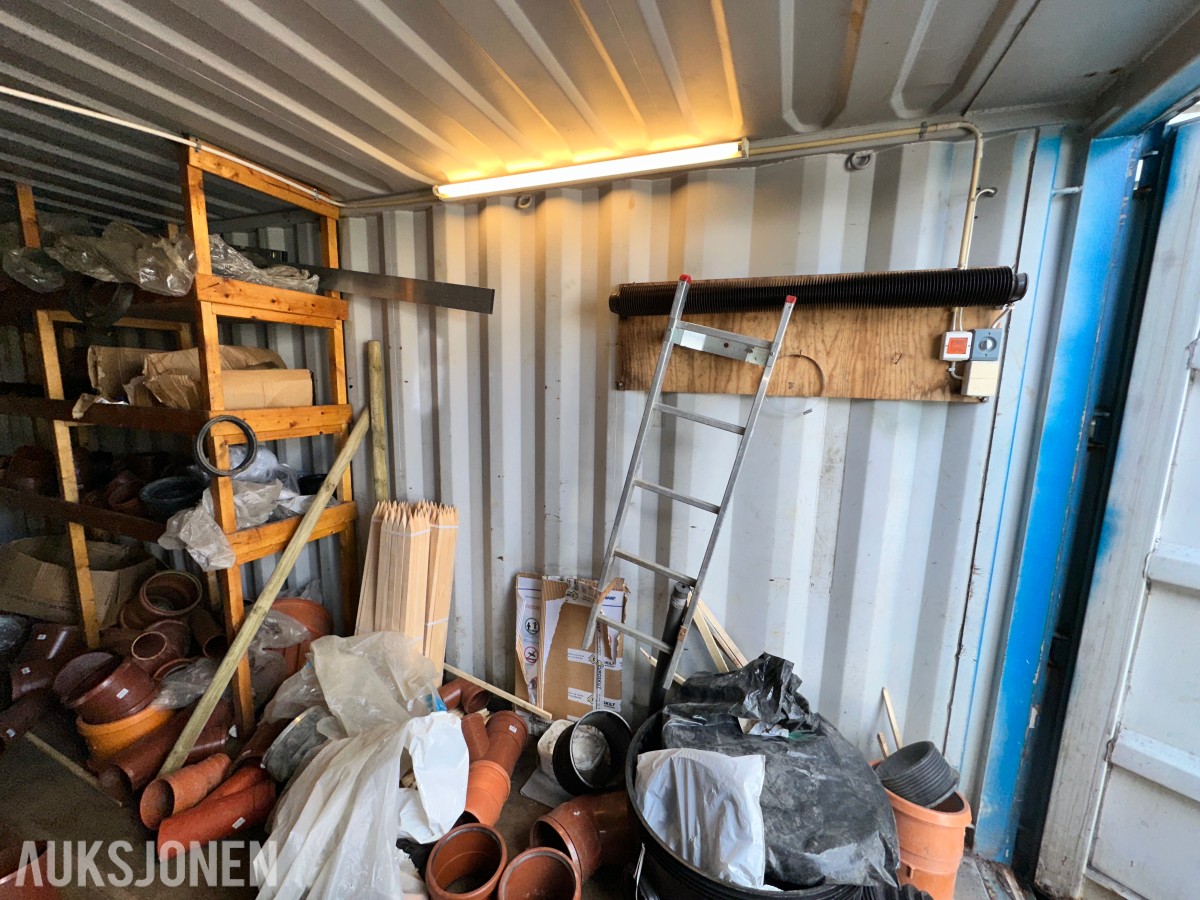 20 fots lagercontainer med hyller og elektrisk opplegg