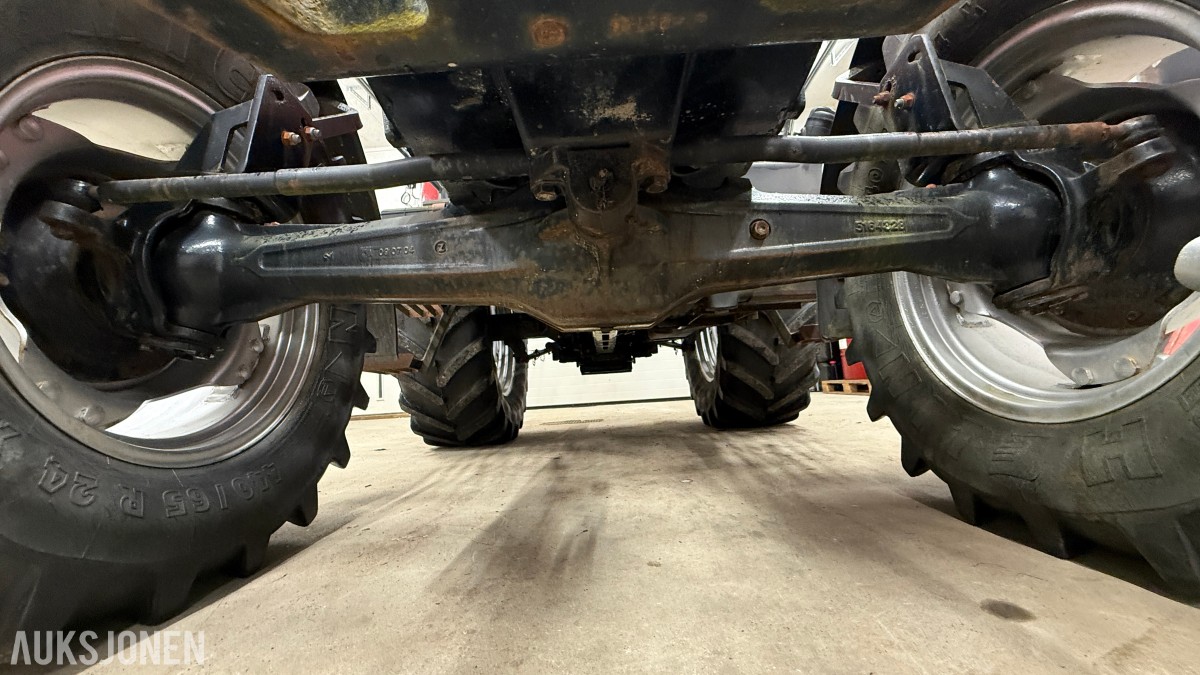 2005 CASE IH JX1100U traktor
