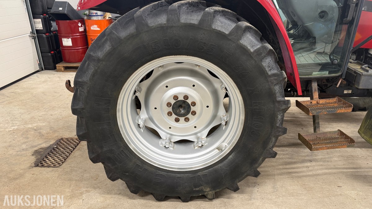 2005 CASE IH JX1100U traktor
