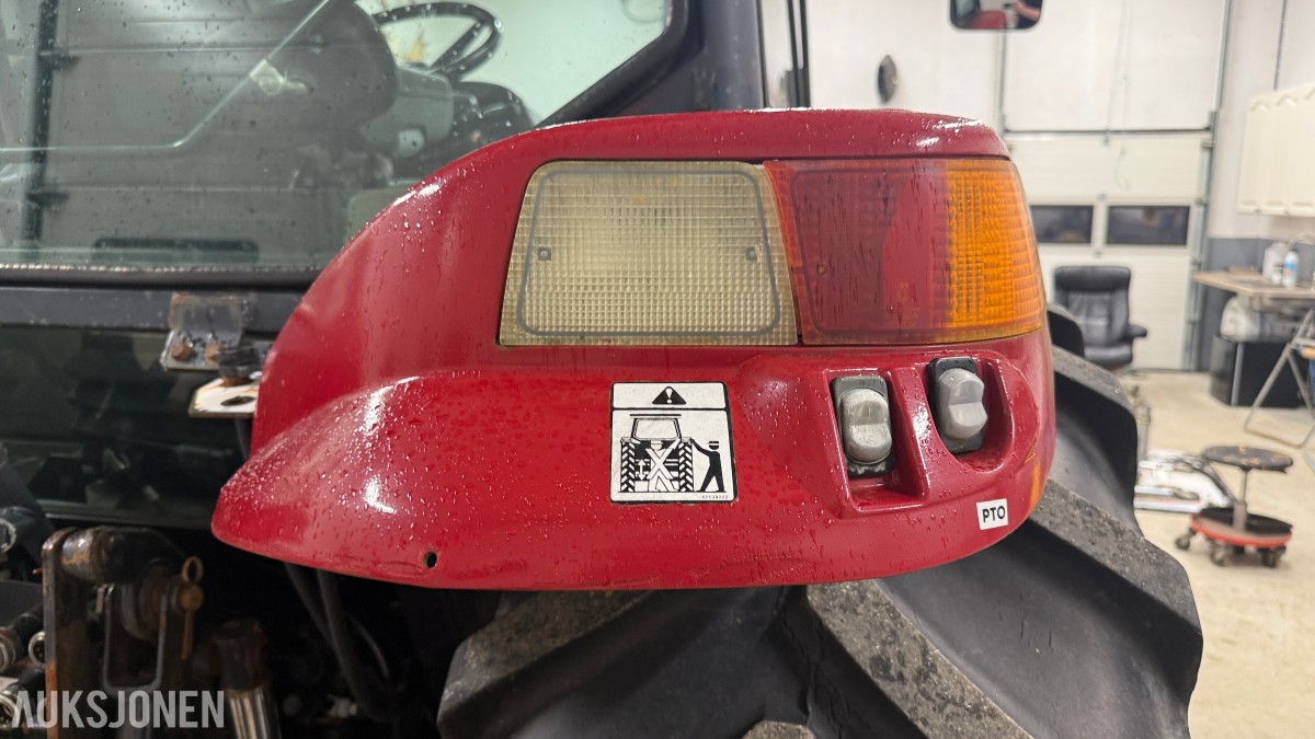2005 CASE IH JX1100U traktor