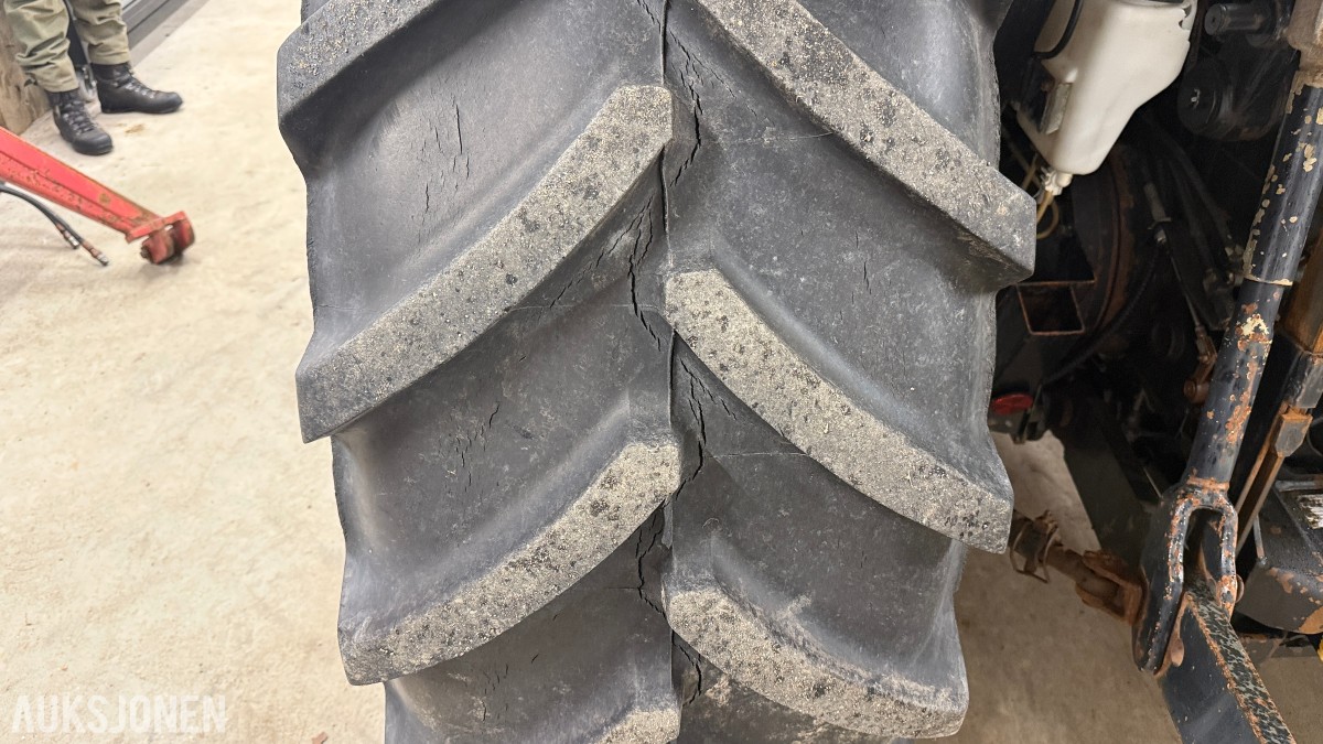 2005 CASE IH JX1100U traktor