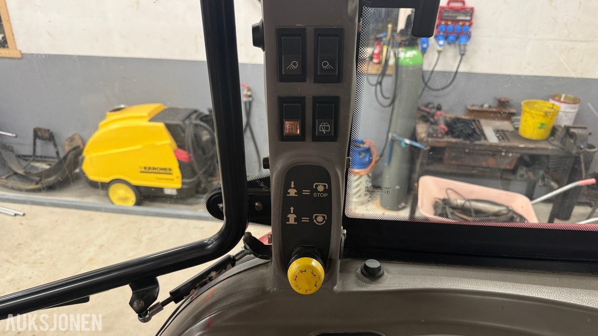 2005 CASE IH JX1100U traktor