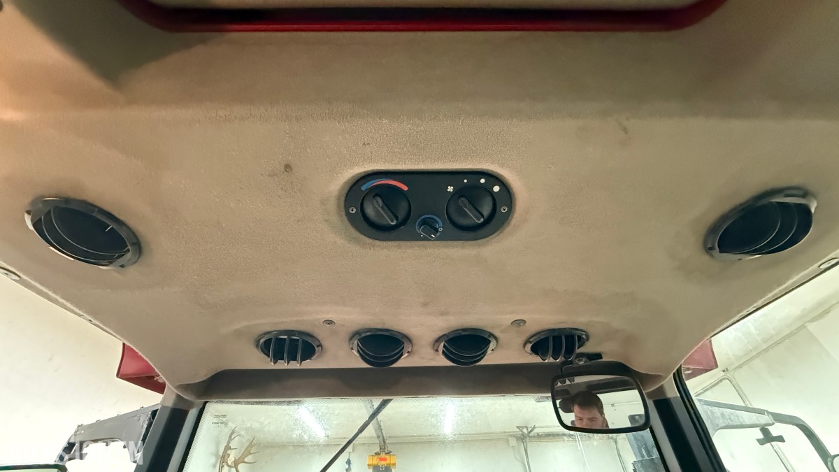 2005 CASE IH JX1100U traktor