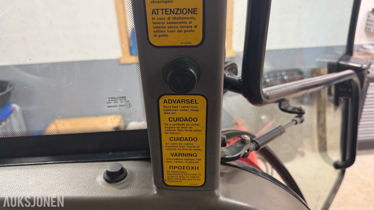 2005 CASE IH JX1100U traktor