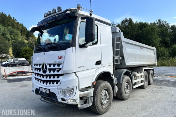 2023 Mercedes-Benz Arocs 3253 med meiller hydraulisk vekselsystem, dumperkasse og betongblander, 71793km