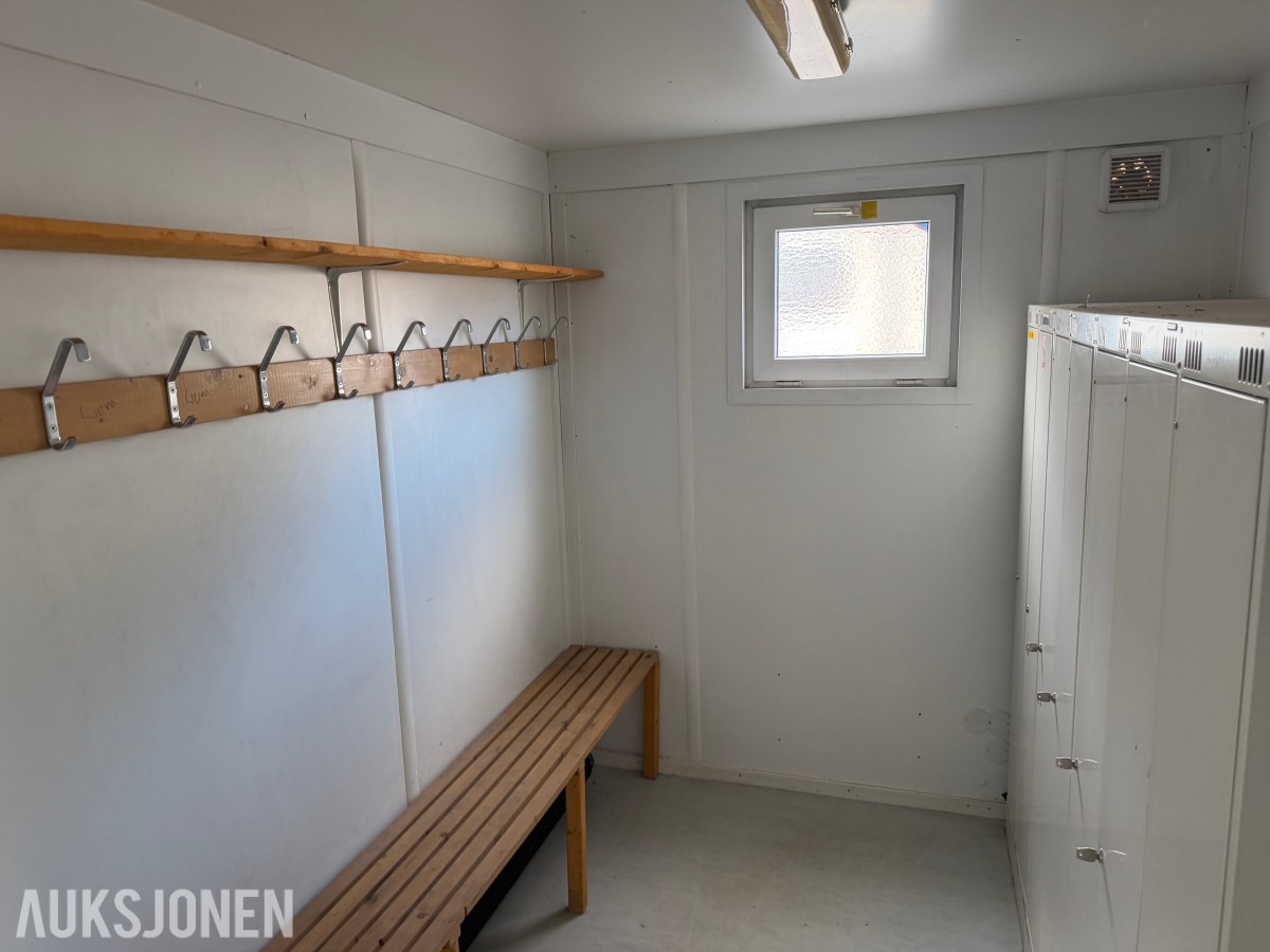 2009 Brakkerigg med flere moduler – kjøkken, garderobe, WC og oppholdsrom med flere moduler – kjøkken, garderobe, WC og oppholdsrom - 4 stykk brakker