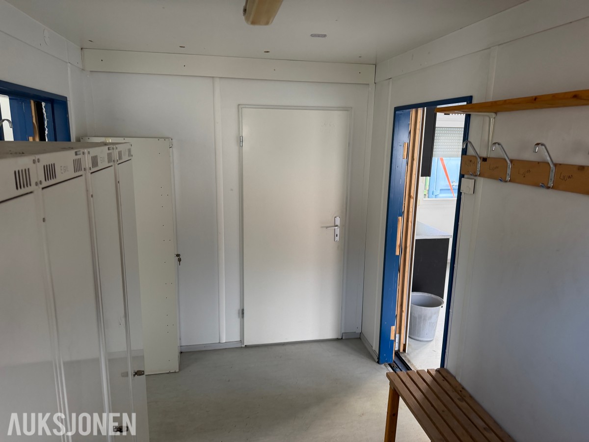 2009 Brakkerigg med flere moduler – kjøkken, garderobe, WC og oppholdsrom med flere moduler – kjøkken, garderobe, WC og oppholdsrom - 4 stykk brakker