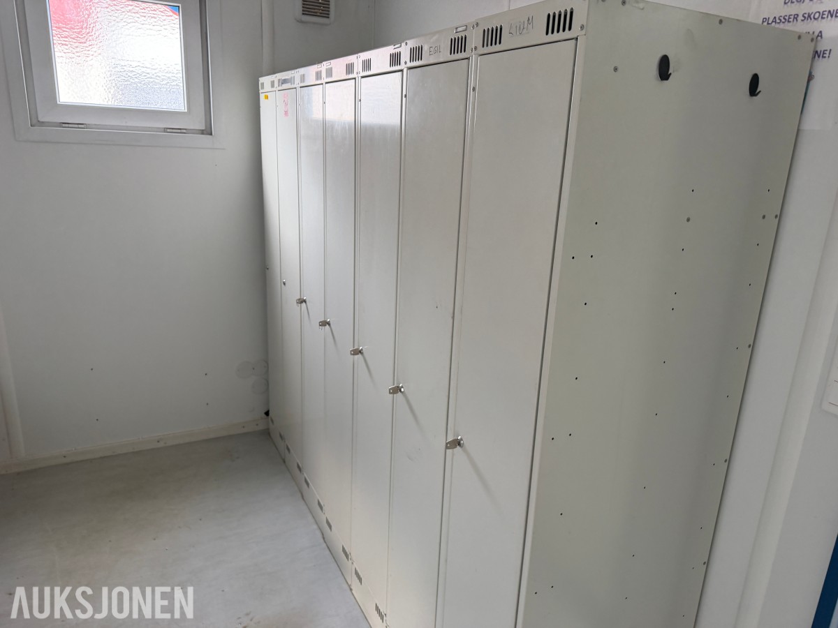 2009 Brakkerigg med flere moduler – kjøkken, garderobe, WC og oppholdsrom med flere moduler – kjøkken, garderobe, WC og oppholdsrom - 4 stykk brakker