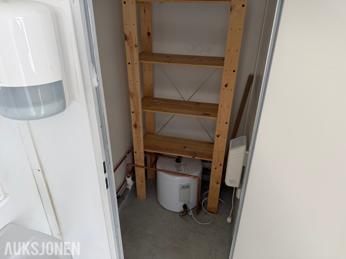 2009 Brakkerigg med flere moduler – kjøkken, garderobe, WC og oppholdsrom med flere moduler – kjøkken, garderobe, WC og oppholdsrom - 4 stykk brakker
