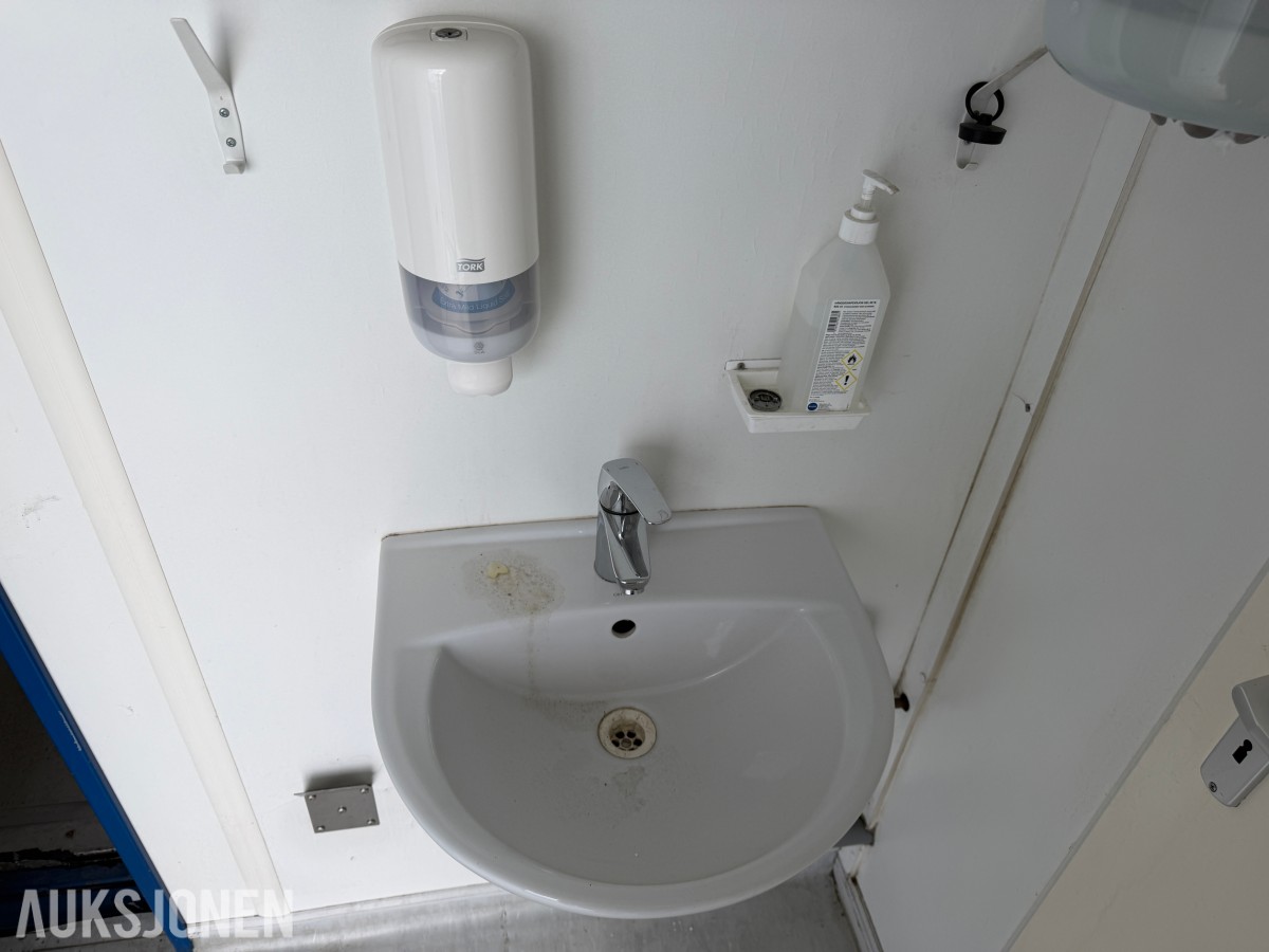 2009 Brakkerigg med flere moduler – kjøkken, garderobe, WC og oppholdsrom med flere moduler – kjøkken, garderobe, WC og oppholdsrom - 4 stykk brakker