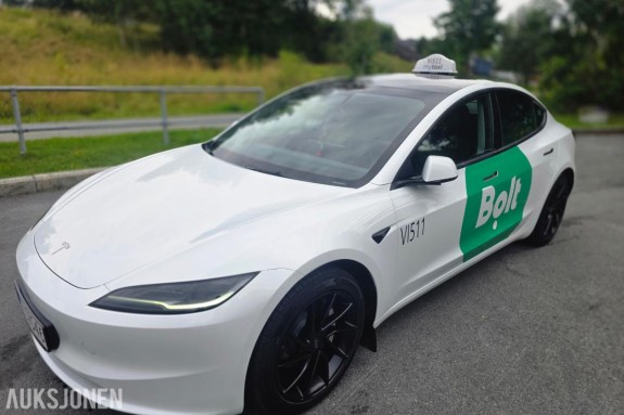 2024 Tesla Model 3 Long Range PREMIUM AWD HIGHLAND  taxioppsett varmepumpe eu ok 09.2027    168500km