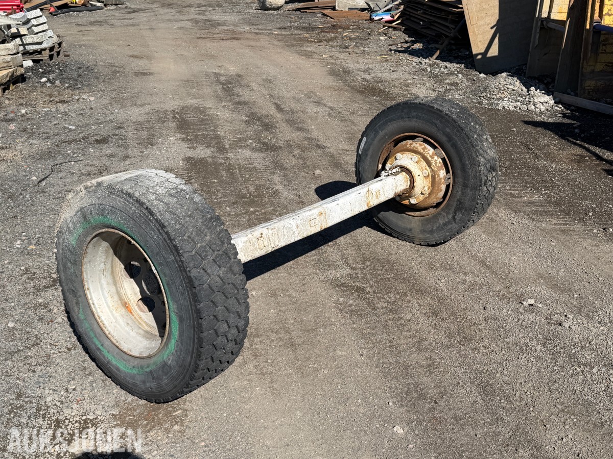 Løs tilhengeraksel med Bridgestone 285/70 R19.5
