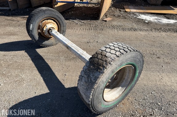 Løs tilhengeraksel med Bridgestone 285/70 R19.5