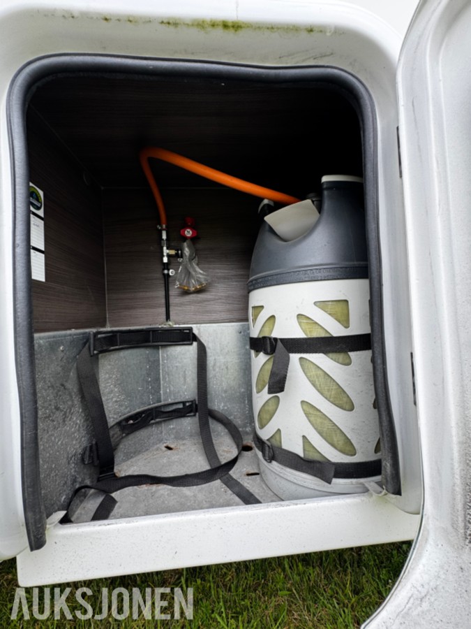 2018 Mclouis Campingbil MC4-75 - 4 sitteplasser - 4 sengeplasser - WC - Dusj - Nyttelast 1197kg - EU ok til juli 2027