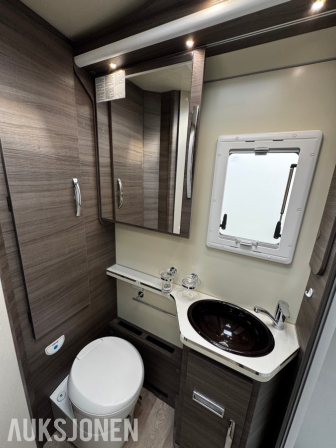 2018 Mclouis Campingbil MC4-75 - 4 sitteplasser - 4 sengeplasser - WC - Dusj - Nyttelast 1197kg - EU ok til juli 2027