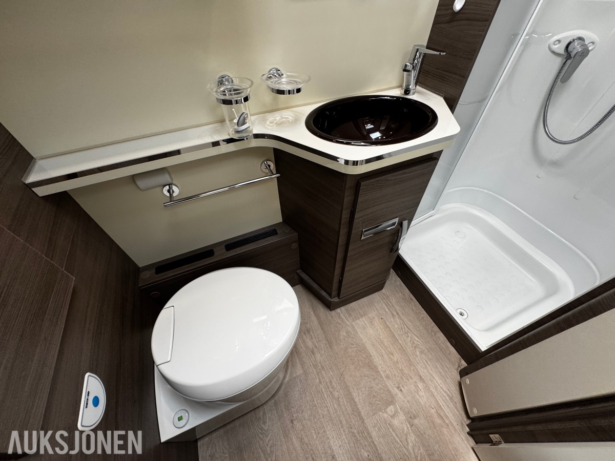 2018 Mclouis Campingbil MC4-75 - 4 sitteplasser - 4 sengeplasser - WC - Dusj - Nyttelast 1197kg - EU ok til juli 2027