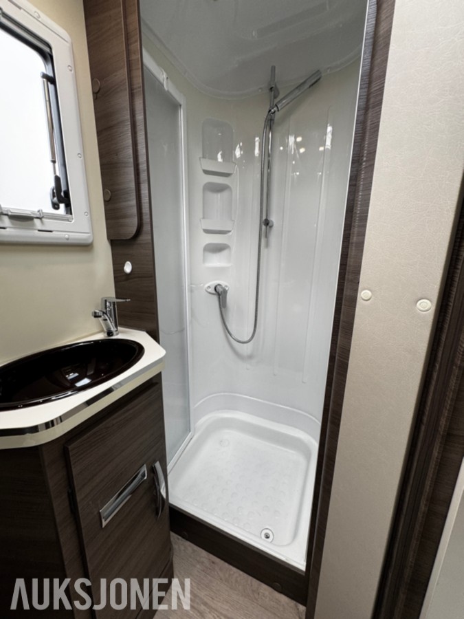 2018 Mclouis Campingbil MC4-75 - 4 sitteplasser - 4 sengeplasser - WC - Dusj - Nyttelast 1197kg - EU ok til juli 2027