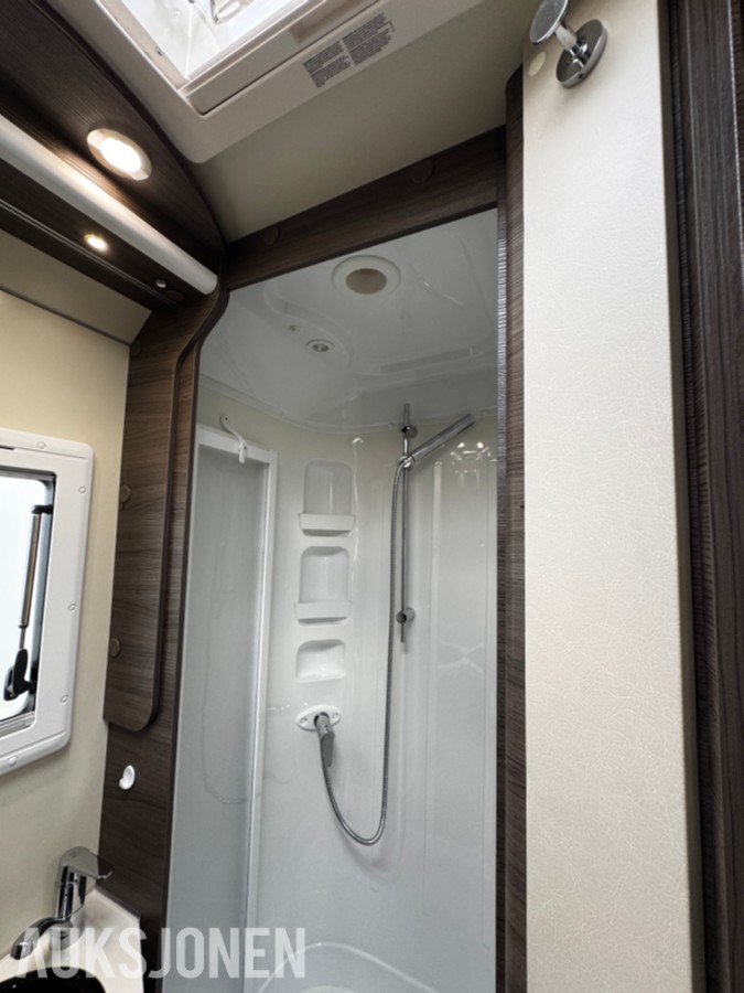 2018 Mclouis Campingbil MC4-75 - 4 sitteplasser - 4 sengeplasser - WC - Dusj - Nyttelast 1197kg - EU ok til juli 2027