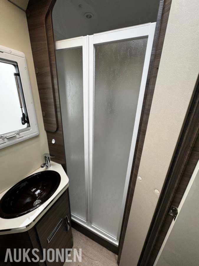 2018 Mclouis Campingbil MC4-75 - 4 sitteplasser - 4 sengeplasser - WC - Dusj - Nyttelast 1197kg - EU ok til juli 2027