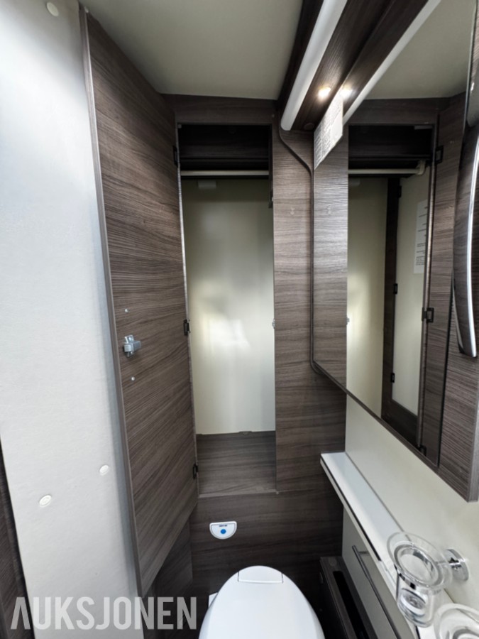2018 Mclouis Campingbil MC4-75 - 4 sitteplasser - 4 sengeplasser - WC - Dusj - Nyttelast 1197kg - EU ok til juli 2027
