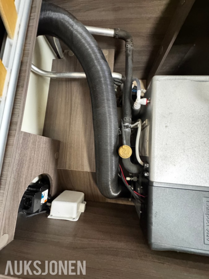 2018 Mclouis Campingbil MC4-75 - 4 sitteplasser - 4 sengeplasser - WC - Dusj - Nyttelast 1197kg - EU ok til juli 2027