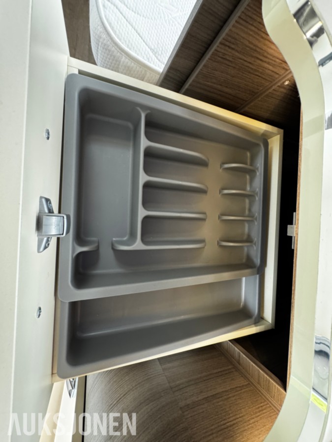 2018 Mclouis Campingbil MC4-75 - 4 sitteplasser - 4 sengeplasser - WC - Dusj - Nyttelast 1197kg - EU ok til juli 2027