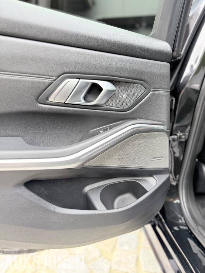 2019 BMW 3-serie, 330i, 76800km, Automat, S+V dekk