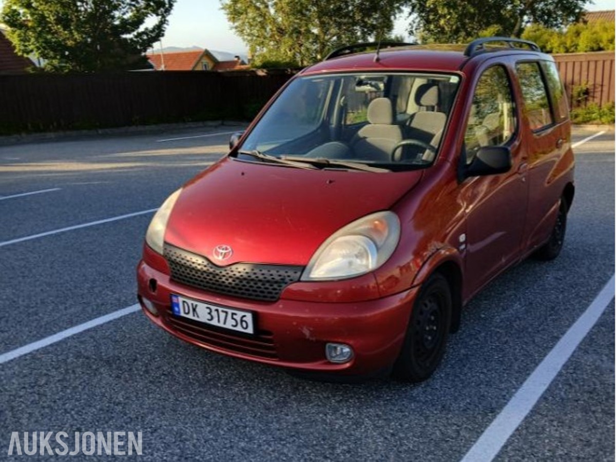 2001 Toyota Yaris Verso 1.3 86hk Automat Hengerfeste S+V dekk