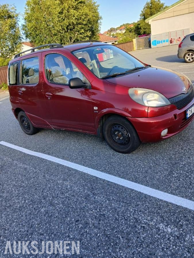 2001 Toyota Yaris Verso 1.3 86hk Automat Hengerfeste S+V dekk