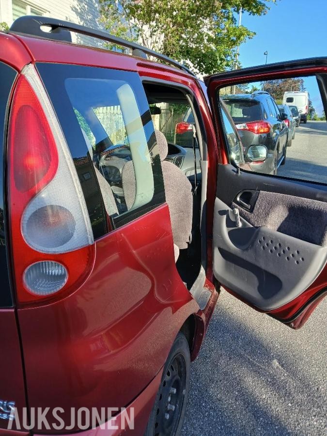 2001 Toyota Yaris Verso 1.3 86hk Automat Hengerfeste S+V dekk
