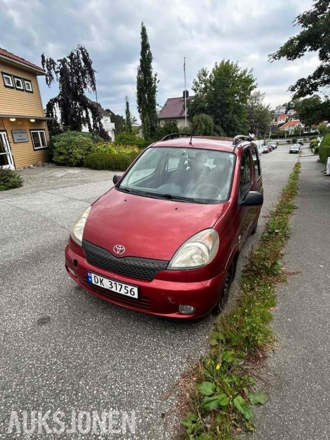 2001 Toyota Yaris Verso 1.3 86hk Automat Hengerfeste S+V dekk