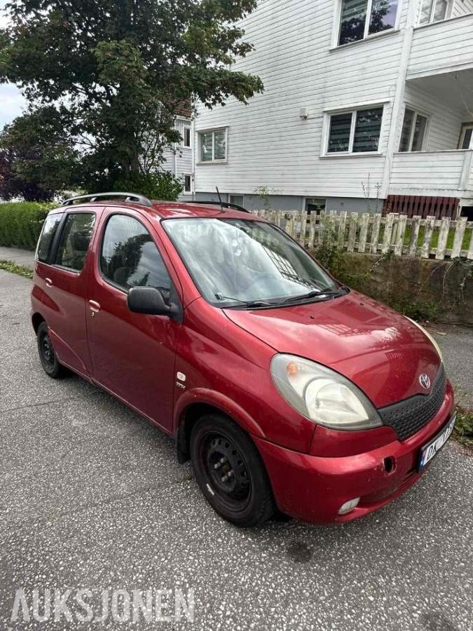 2001 Toyota Yaris Verso 1.3 86hk Automat Hengerfeste S+V dekk