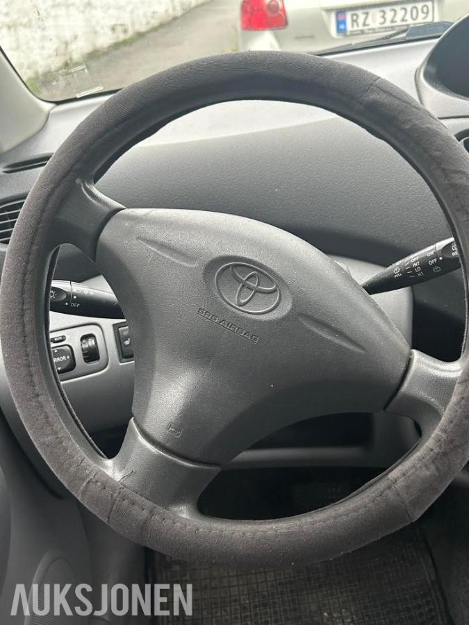 2001 Toyota Yaris Verso 1.3 86hk Automat Hengerfeste S+V dekk