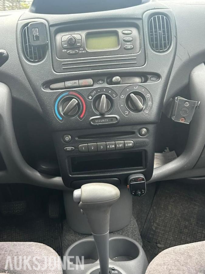 2001 Toyota Yaris Verso 1.3 86hk Automat Hengerfeste S+V dekk