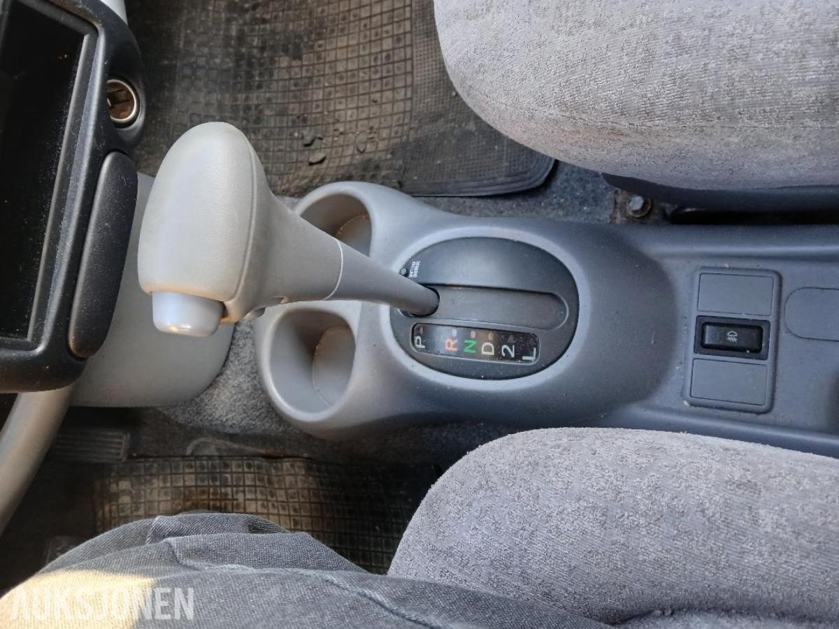 2001 Toyota Yaris Verso 1.3 86hk Automat Hengerfeste S+V dekk