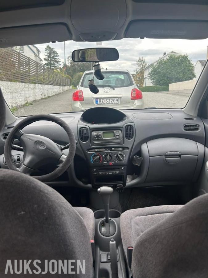 2001 Toyota Yaris Verso 1.3 86hk Automat Hengerfeste S+V dekk