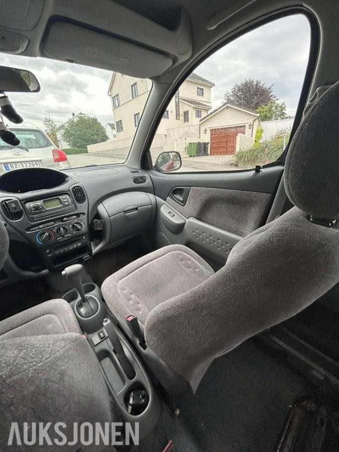 2001 Toyota Yaris Verso 1.3 86hk Automat Hengerfeste S+V dekk
