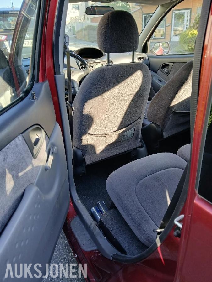 2001 Toyota Yaris Verso 1.3 86hk Automat Hengerfeste S+V dekk