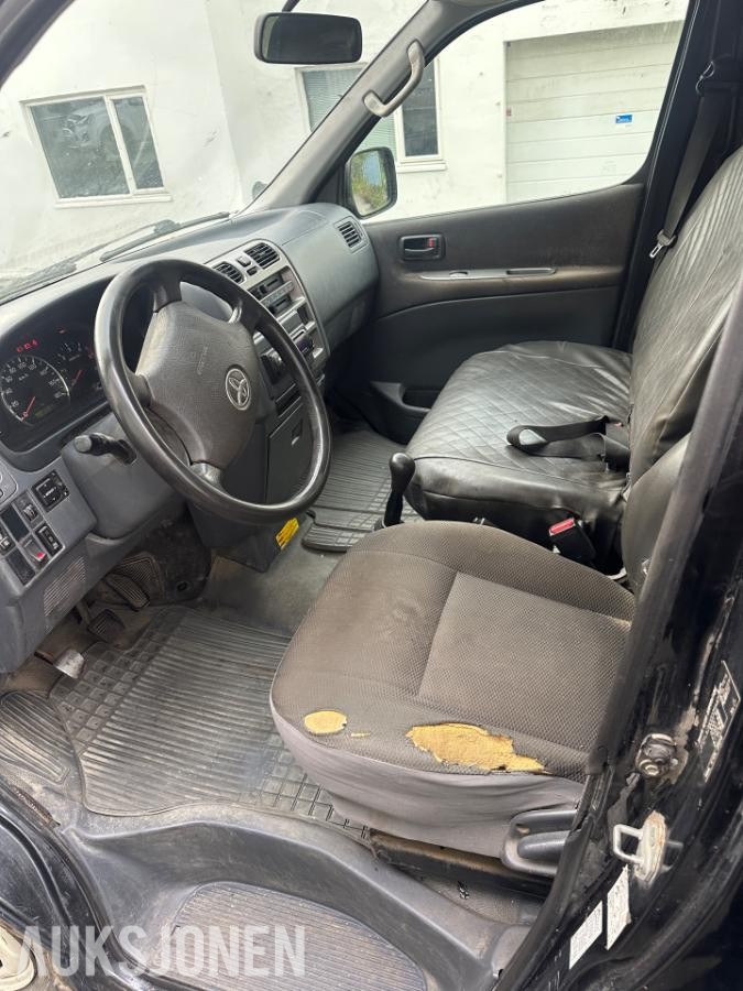 2010 Toyota HiAce 2.5 Diesel 117hk 4WD s+v dekk