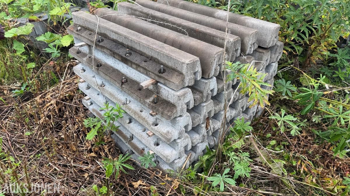 2025 Ca. 36 stk. Spikma betongelementer