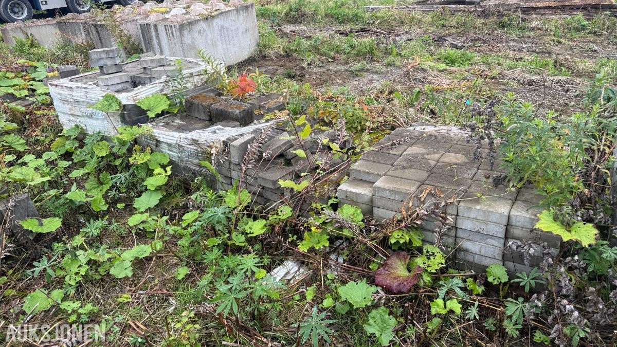 2025 4 paller Belegningsstein i betong samlet parti 